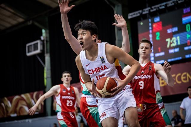 鲸鱼直播足球-杨瀚森选秀行情稳中有升？两大因素左右其前景