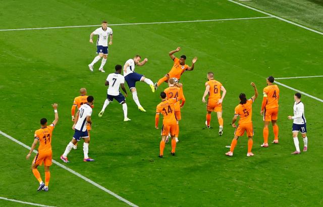 鲸鱼直播体育-英格兰获点引争议 英名宿&专家:不该判点球