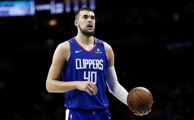 鲸鱼直播足球-祖巴茨缺阵暴露内线不足 快艇实力虽强仍需交易?