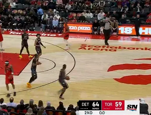 鲸鱼直播在线观看-半场：活塞以64-59领先猛龙，坎宁安10中6砍下16分6助攻